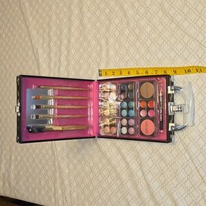 NWOT INVATION  Makeup Kit Gift Set - Leopard Print Travel Case.